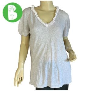SIMPLY VERA VERA WANG GRAY KNIT TEE WITH WHITE COTTIN RUFFLE (L)